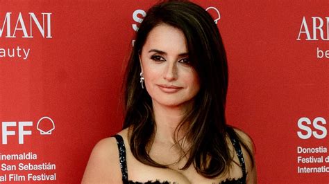 penelope cruz sexy pics|Penelope Cruz shows off incredible figure in a black bikini .